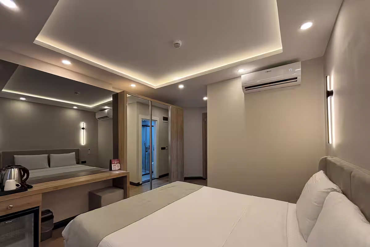 Özcan Mobilya Show Room